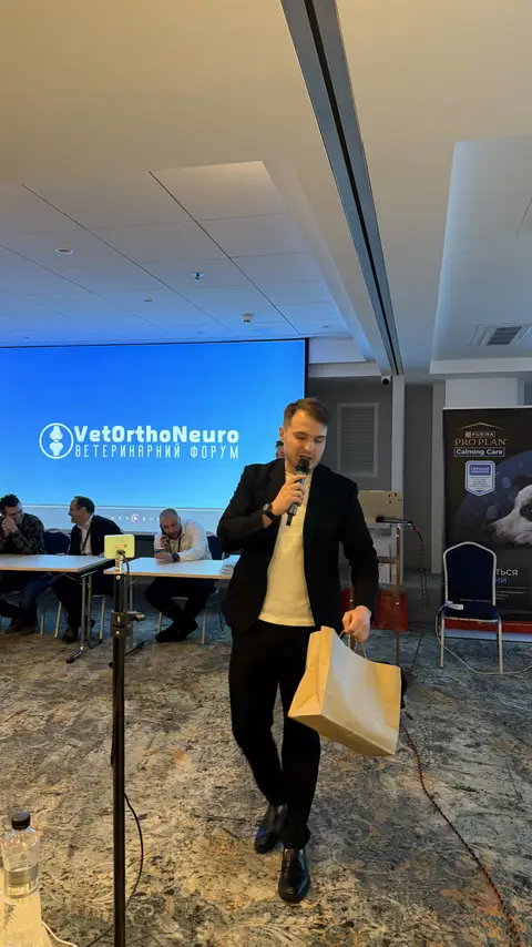 Спікер на сцені VetOrthoNeuro